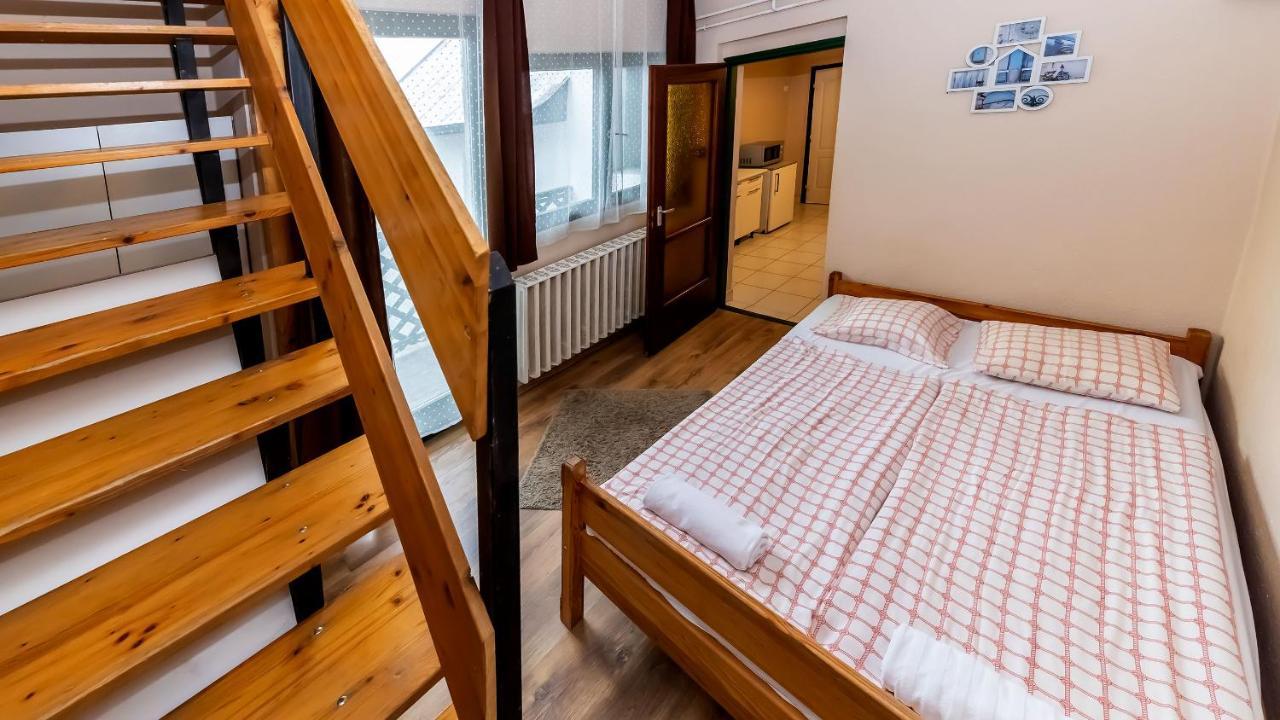 Csillagtura Panzio Bed & Breakfast เอ็กเกอร์ ภายนอก รูปภาพ