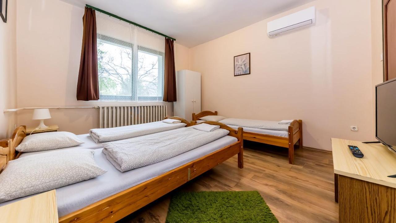 Csillagtura Panzio Bed & Breakfast เอ็กเกอร์ ภายนอก รูปภาพ
