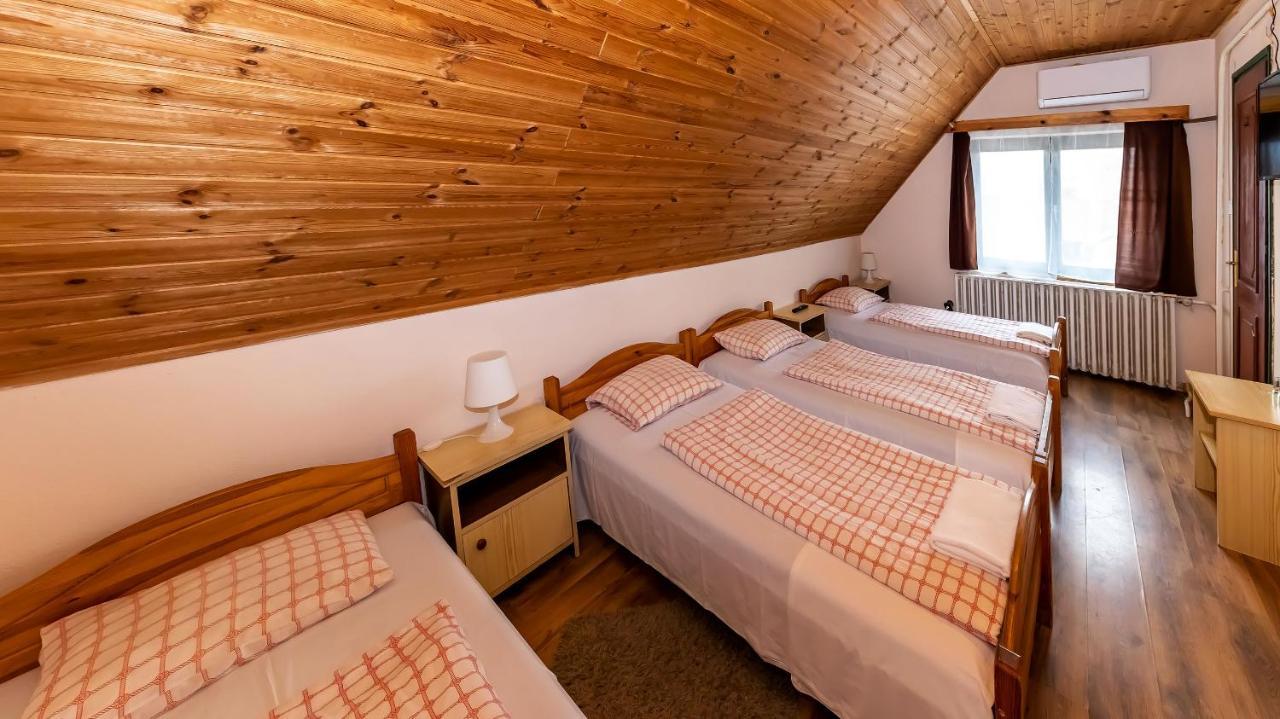 Csillagtura Panzio Bed & Breakfast เอ็กเกอร์ ภายนอก รูปภาพ